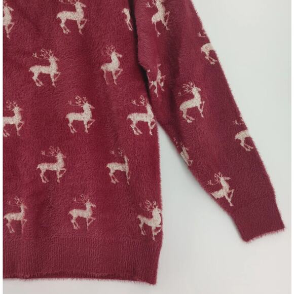 Christmas Sweater Jumper Women Sz M Red Reindeer Print Fuzzy Cozy Buttery Soft - Picture 5 of 11
